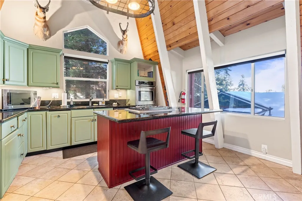 664 Circle, Lake Arrowhead, California 92352 home-pic-12