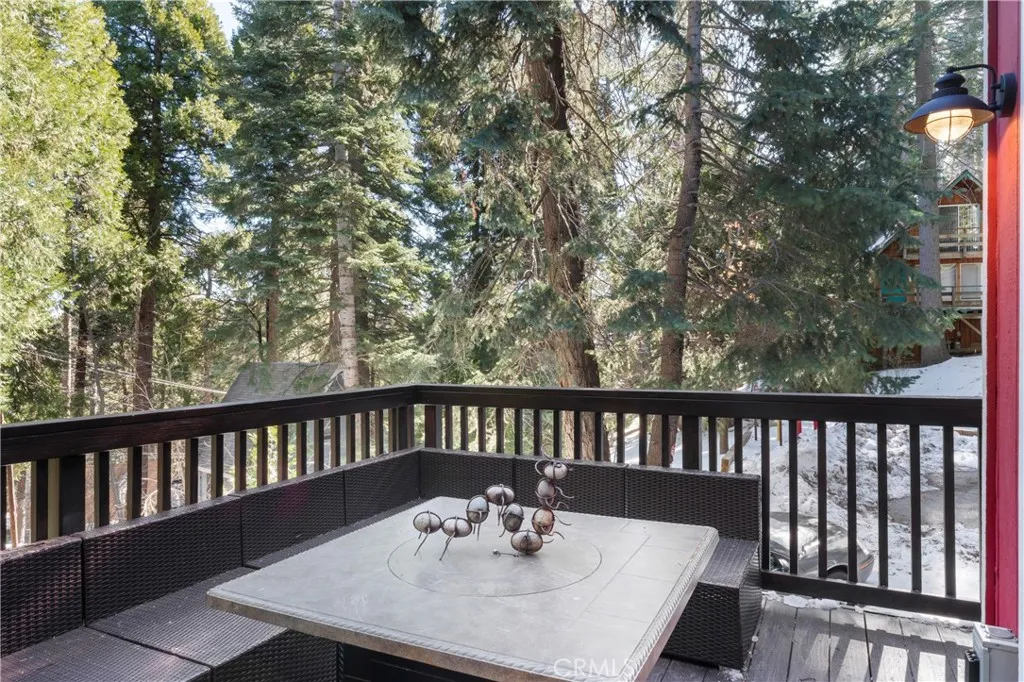 664 Circle, Lake Arrowhead, California 92352 home-pic-6