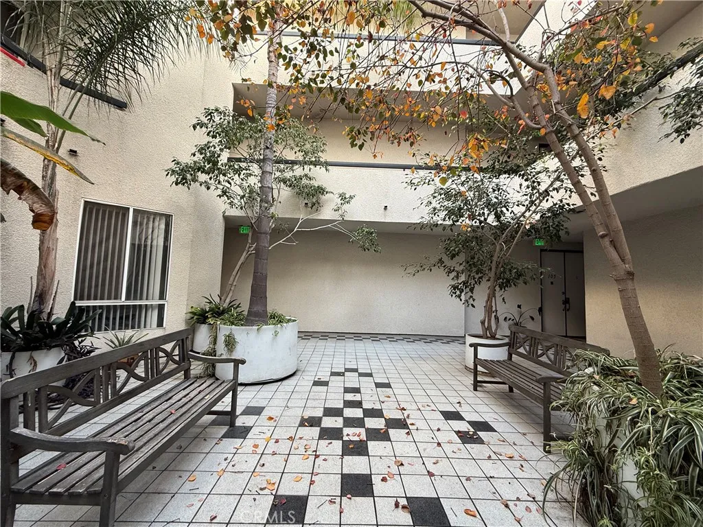 1240 S Corning, Los Angeles, California 90035 home-pic-28