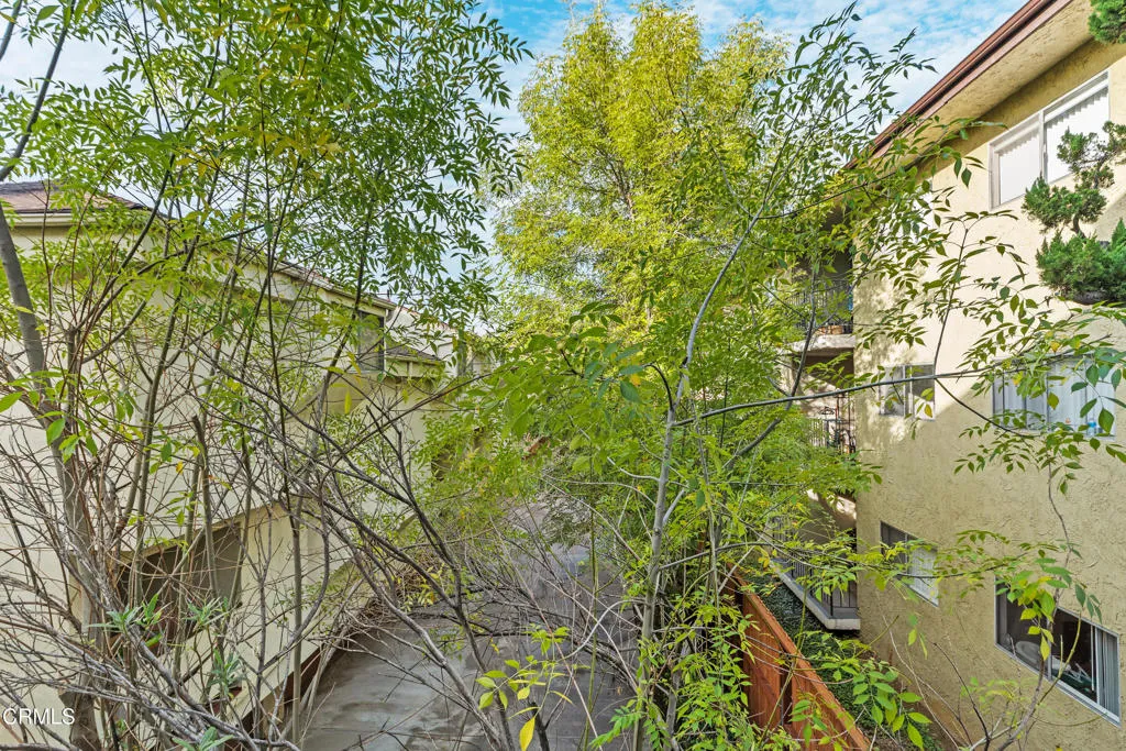 277 Pleasant St Street 201, Pasadena, California 91101 home-pic-11