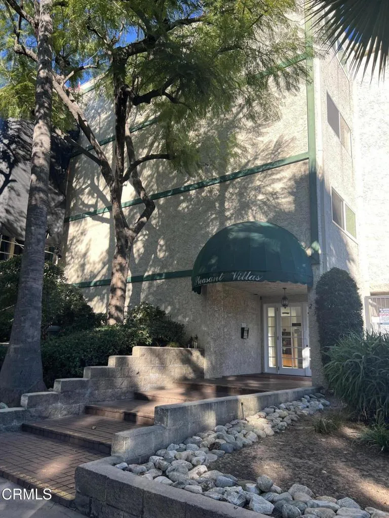 277 Pleasant St Street 201, Pasadena, California 91101 home-pic-1