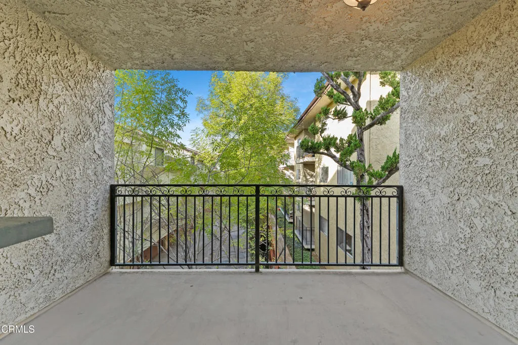 277 Pleasant St Street 201, Pasadena, California 91101 home-pic-10