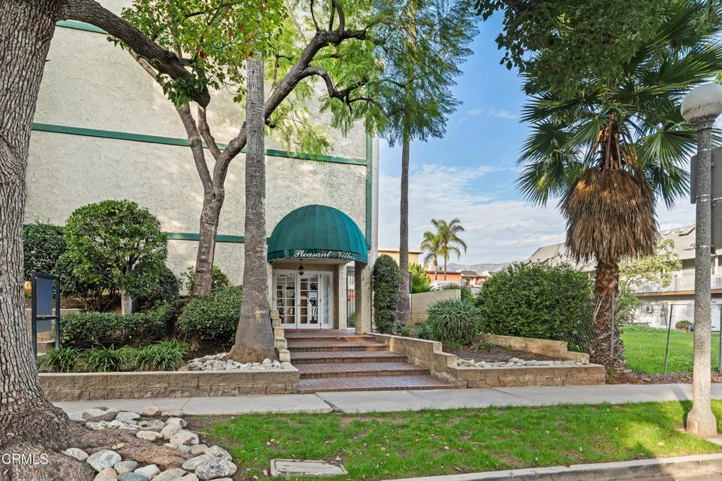 277 Pleasant St Street 201, Pasadena, California 91101 home-pic-2