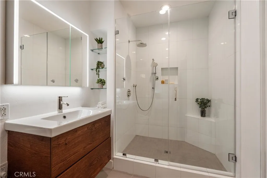 488 E Ocean Boulevard 1209, Long Beach, California 90802 home-pic-8