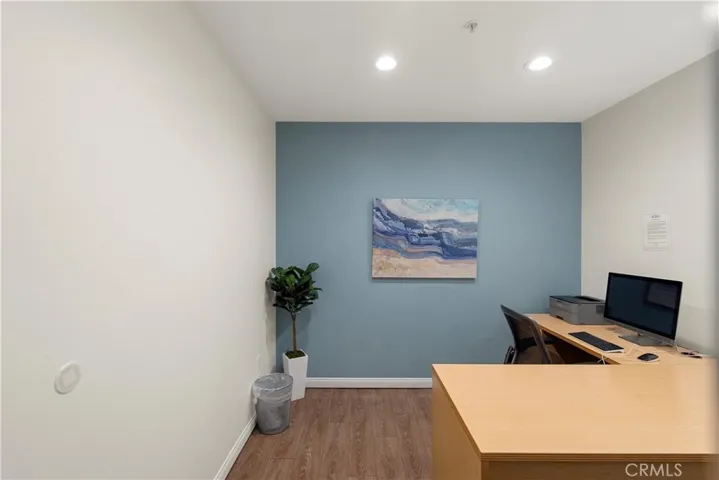 Club Room has multiple offices that can be used by residents that don't want to work at home.
