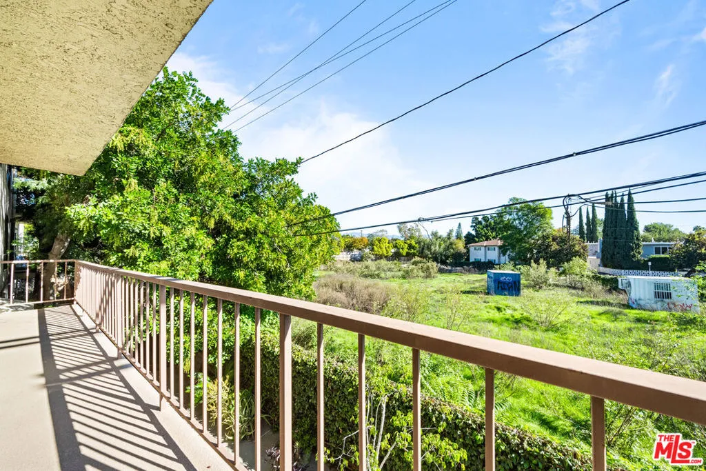 4454 Ventura Canyon Avenue 103, Sherman Oaks, California 91423 home-pic-40