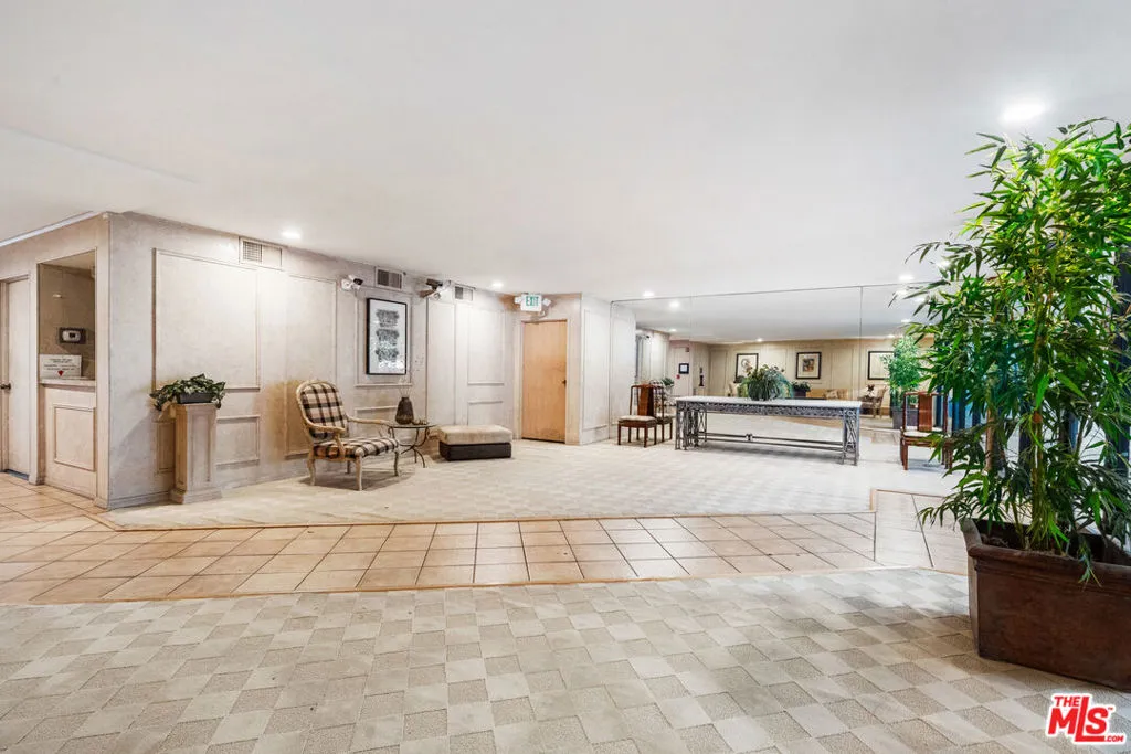4454 Ventura Canyon Avenue 103, Sherman Oaks, California 91423 home-pic-55