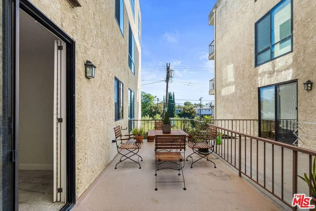 4454 Ventura Canyon Avenue 103, Sherman Oaks, California 91423 home-pic-33