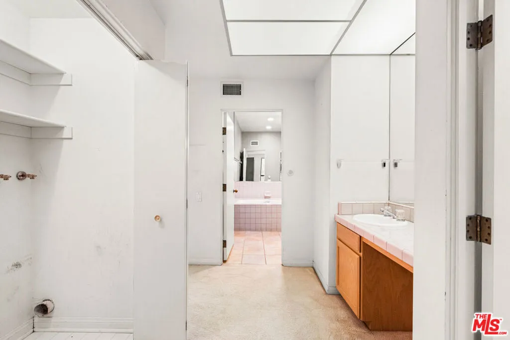 4454 Ventura Canyon Avenue 103, Sherman Oaks, California 91423 home-pic-11