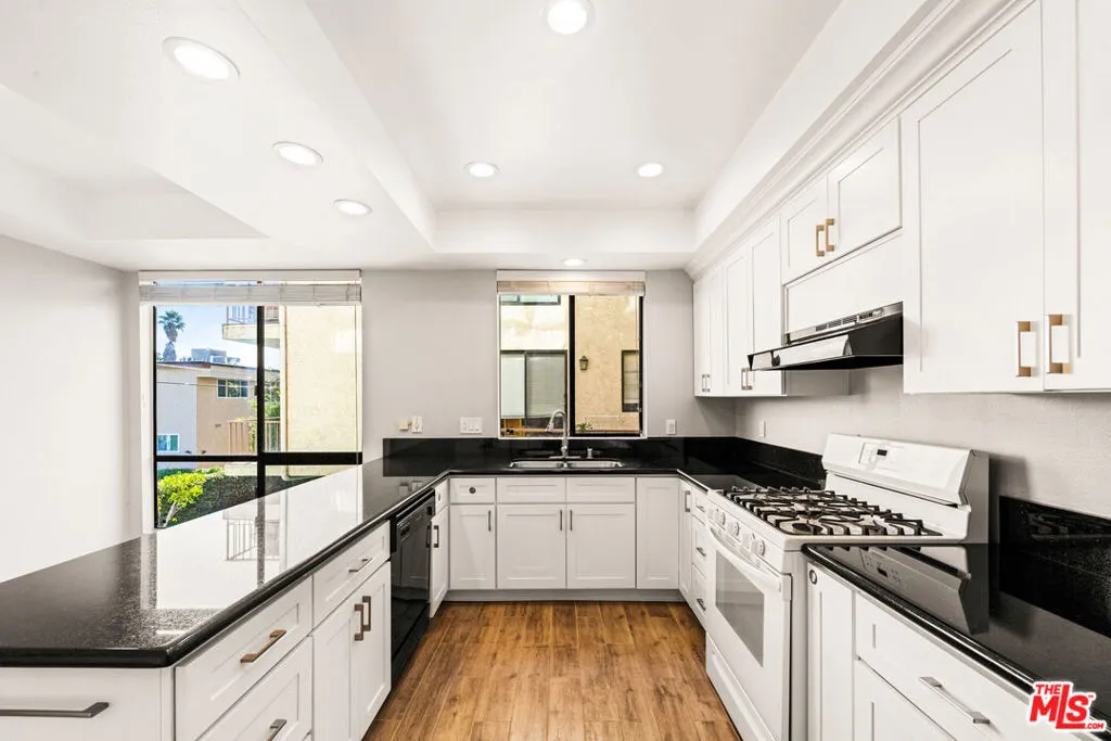 4454 Ventura Canyon Avenue 103, Sherman Oaks, California 91423 home-pic-22