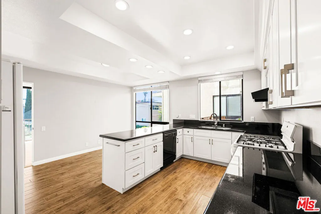 4454 Ventura Canyon Avenue 103, Sherman Oaks, California 91423 home-pic-20