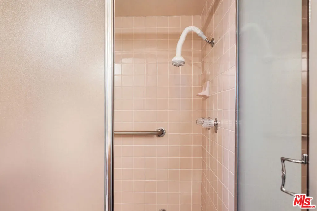 4454 Ventura Canyon Avenue 103, Sherman Oaks, California 91423 home-pic-32