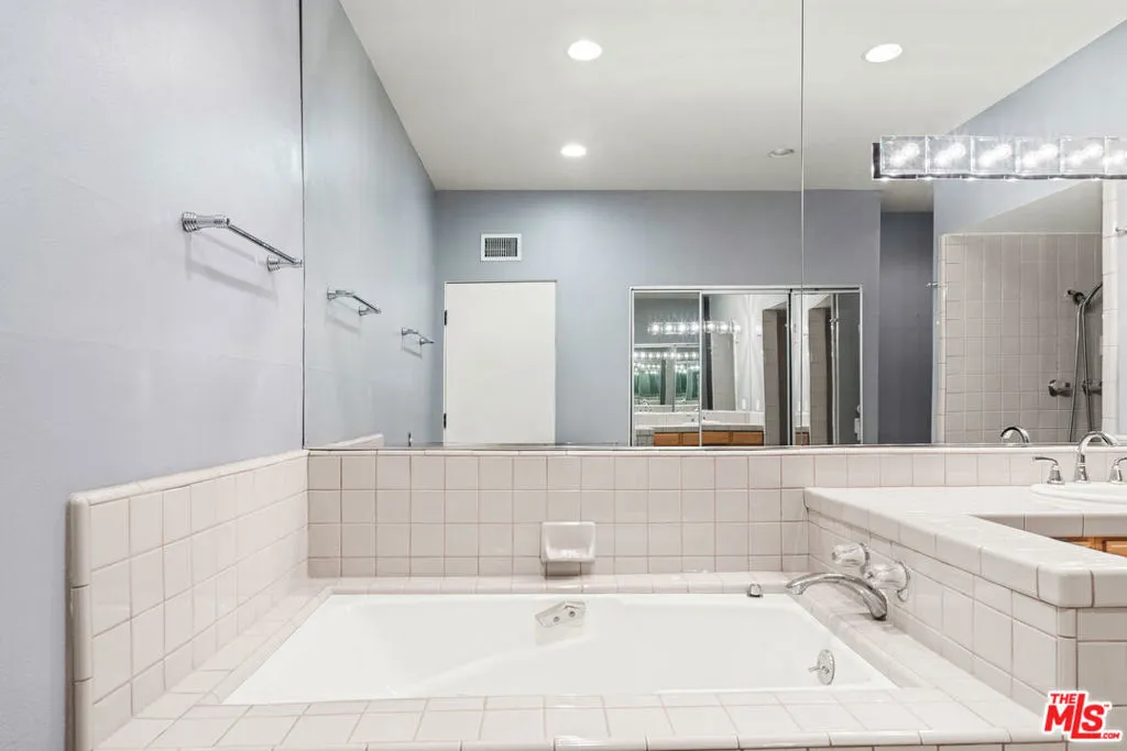 4454 Ventura Canyon Avenue 103, Sherman Oaks, California 91423 home-pic-13
