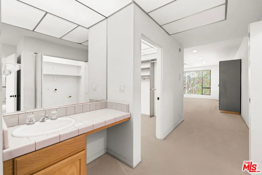 4454 Ventura Canyon Avenue 103, Sherman Oaks, California 91423 home-pic-6