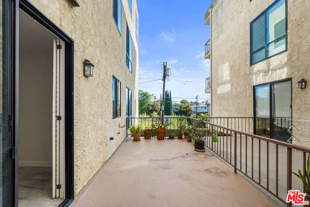 4454 Ventura Canyon Avenue 103, Sherman Oaks, California 91423 home-pic-34