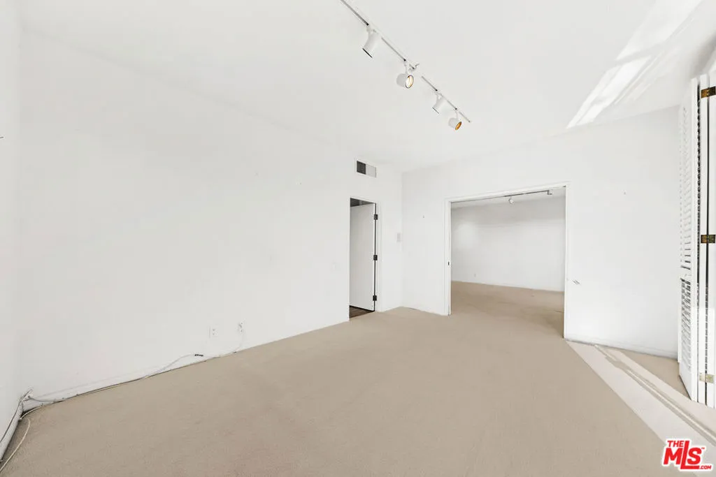 4454 Ventura Canyon Avenue 103, Sherman Oaks, California 91423 home-pic-36