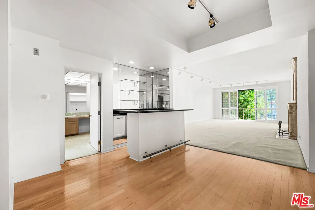 4454 Ventura Canyon Avenue 103, Sherman Oaks, California 91423 home-pic-4