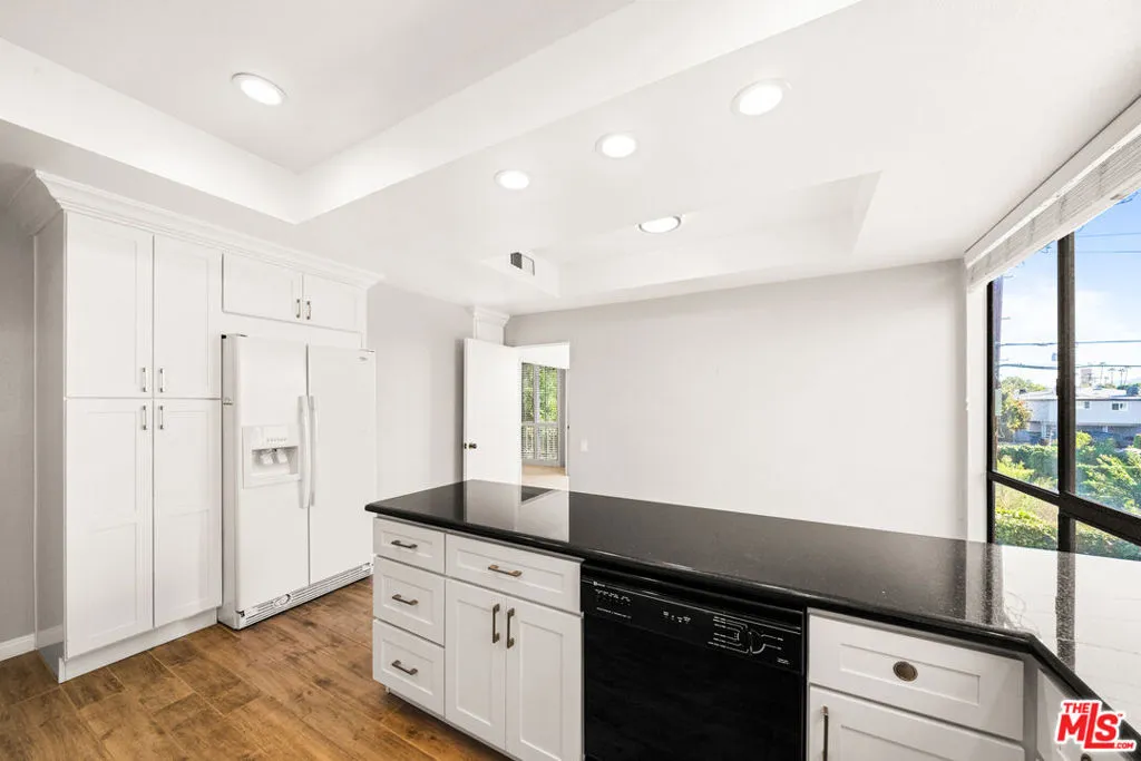 4454 Ventura Canyon Avenue 103, Sherman Oaks, California 91423 home-pic-21