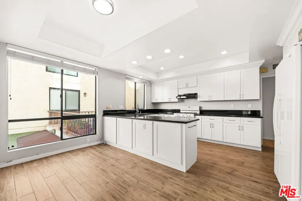 4454 Ventura Canyon Avenue 103, Sherman Oaks, California 91423 home-pic-26