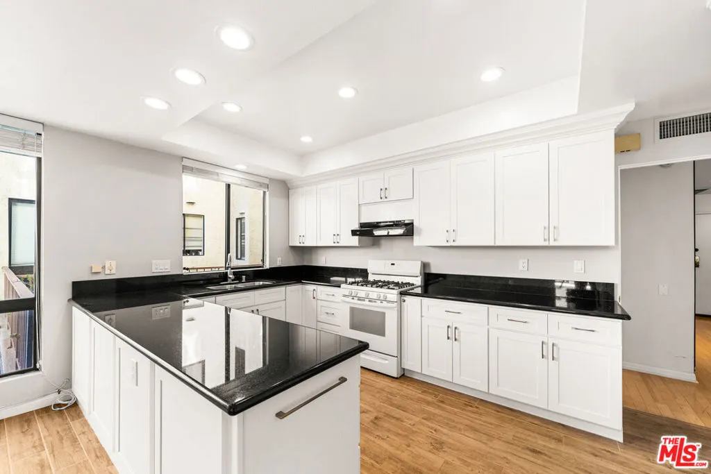 4454 Ventura Canyon Avenue 103, Sherman Oaks, California 91423 home-pic-23
