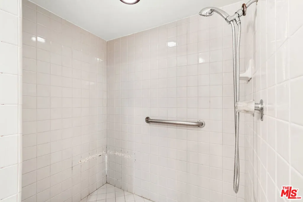 4454 Ventura Canyon Avenue 103, Sherman Oaks, California 91423 home-pic-15