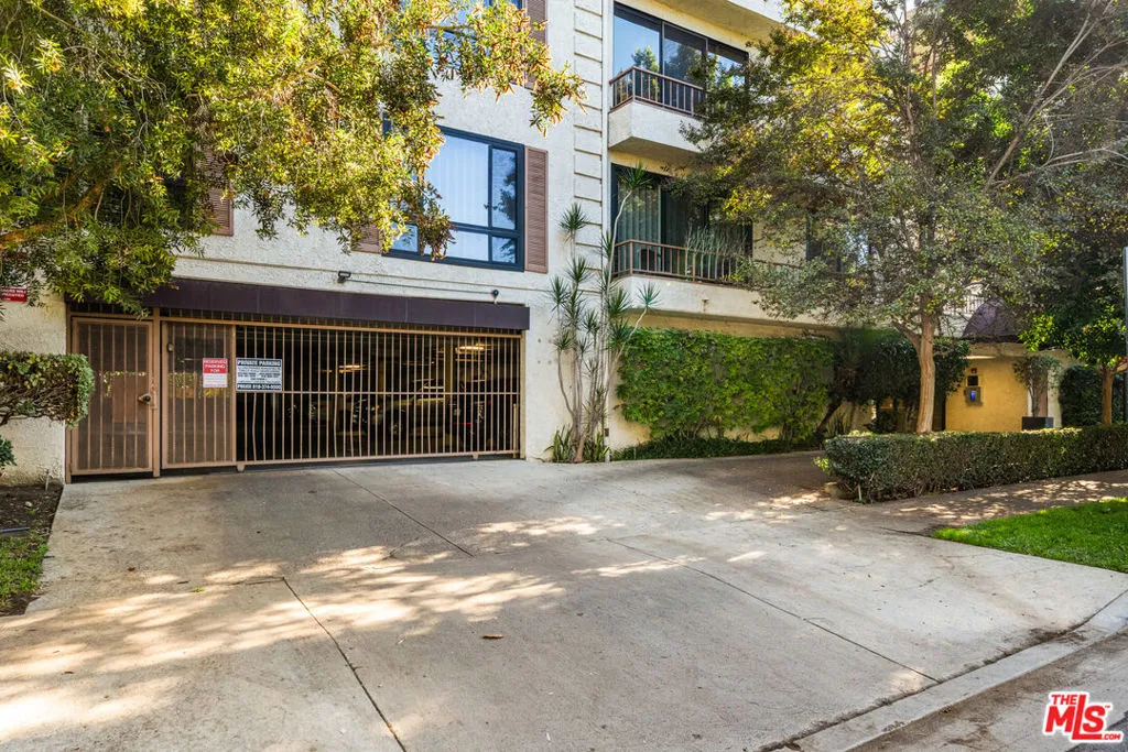 4454 Ventura Canyon Avenue 103, Sherman Oaks, California 91423 home-pic-57