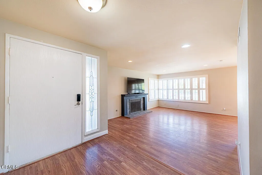 251 Asta Court, Thousand Oaks, California 91320 home-pic-2