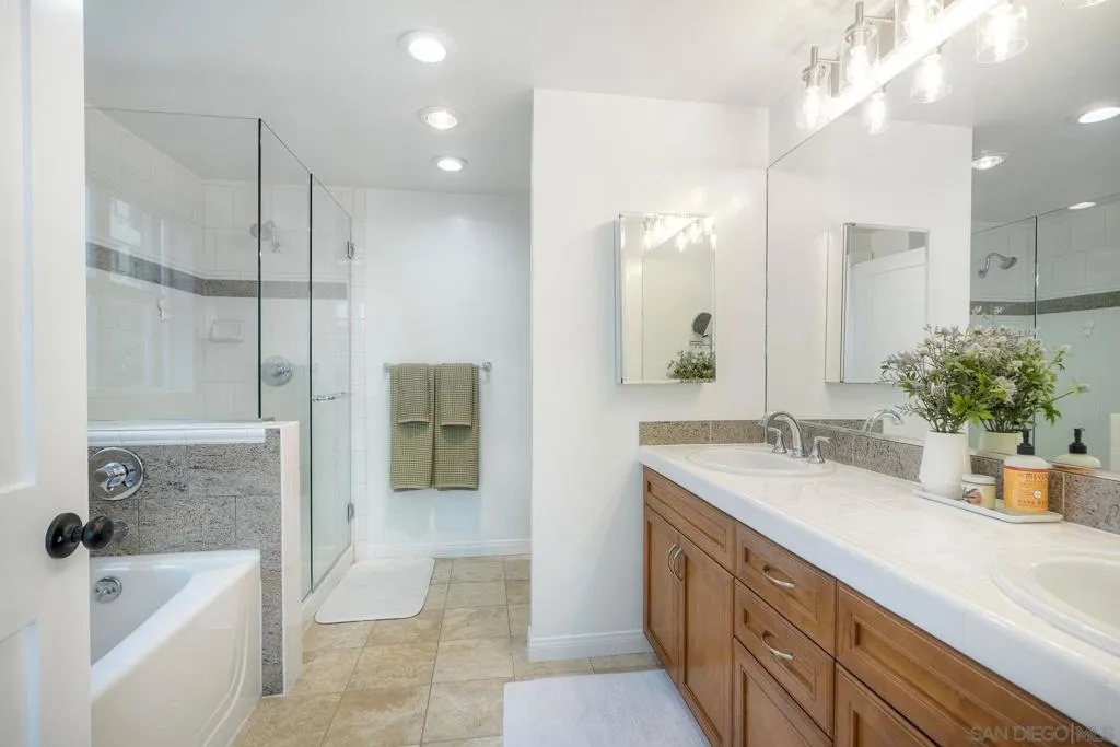 510 1st Ave 305, San Diego, California 92101 home-pic-23