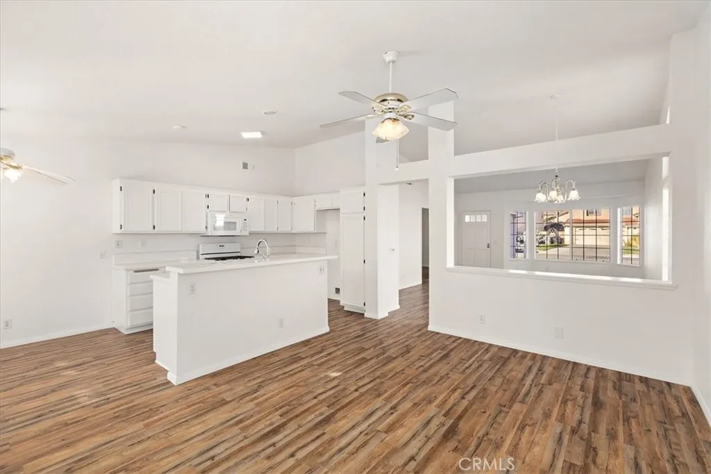 2985 Pembroke, Hemet, California 92545 home-pic-6