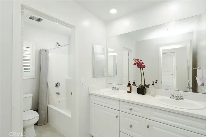 Upstairs secondary bathroom, dual vanity