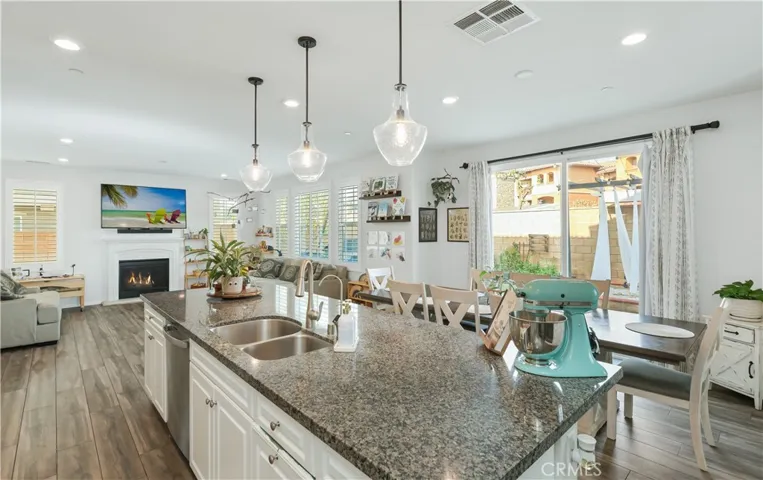 Open concept-Family room, dining and Kitchen