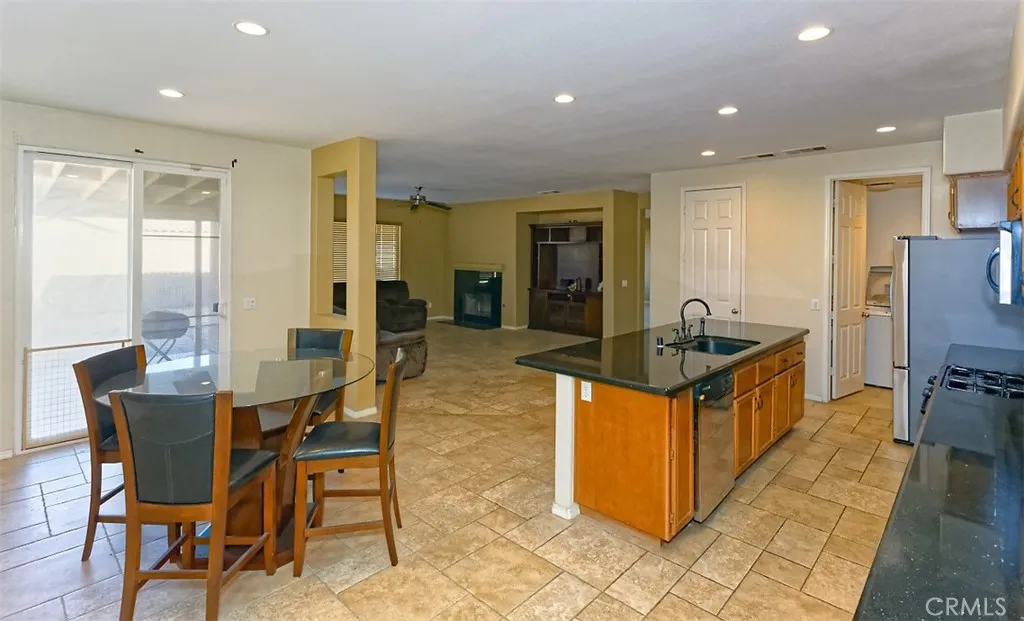 12380 Domingo, Victorville, California 92392 home-pic-15