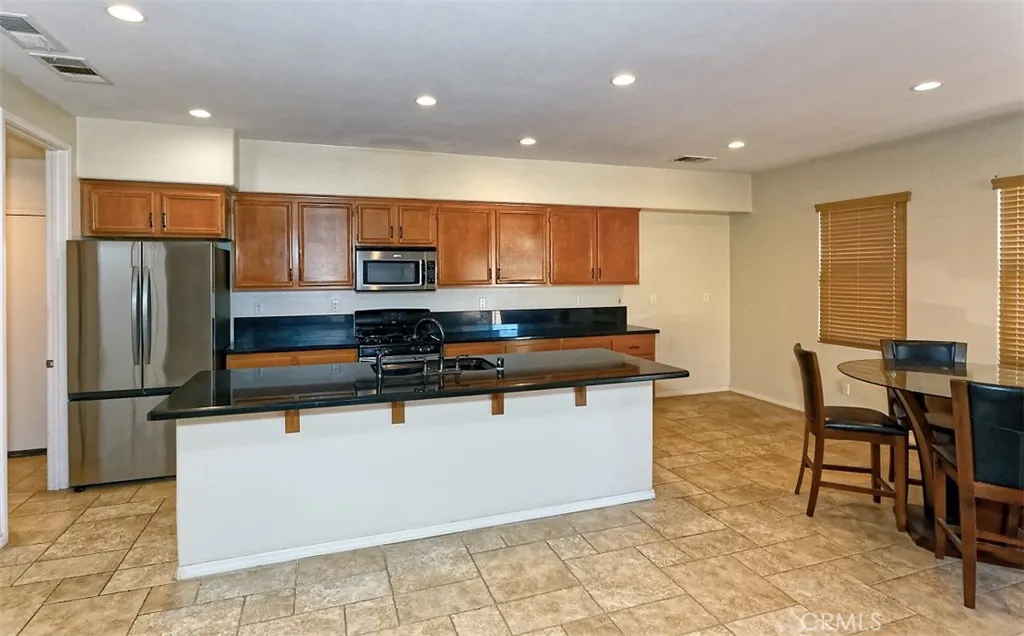 12380 Domingo, Victorville, California 92392 home-pic-17