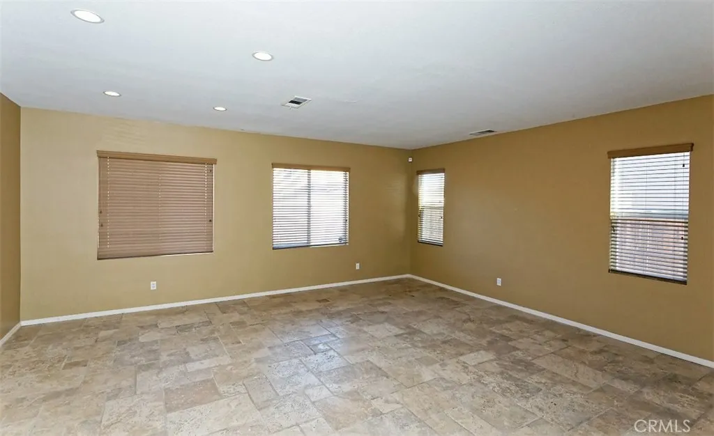 12380 Domingo, Victorville, California 92392 home-pic-10