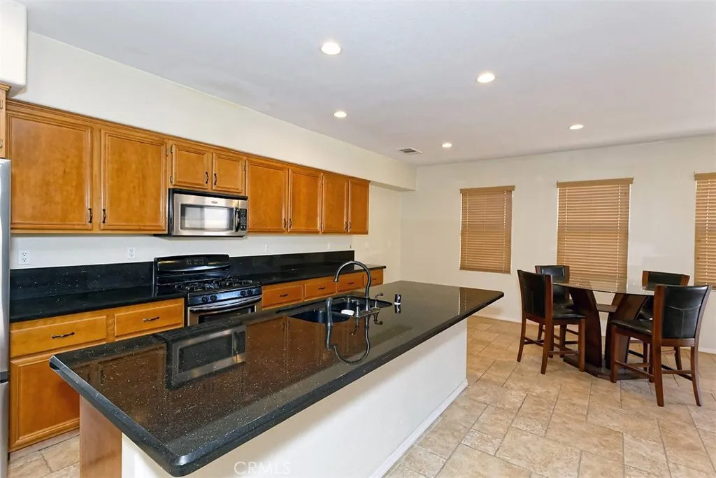 12380 Domingo, Victorville, California 92392 home-pic-20
