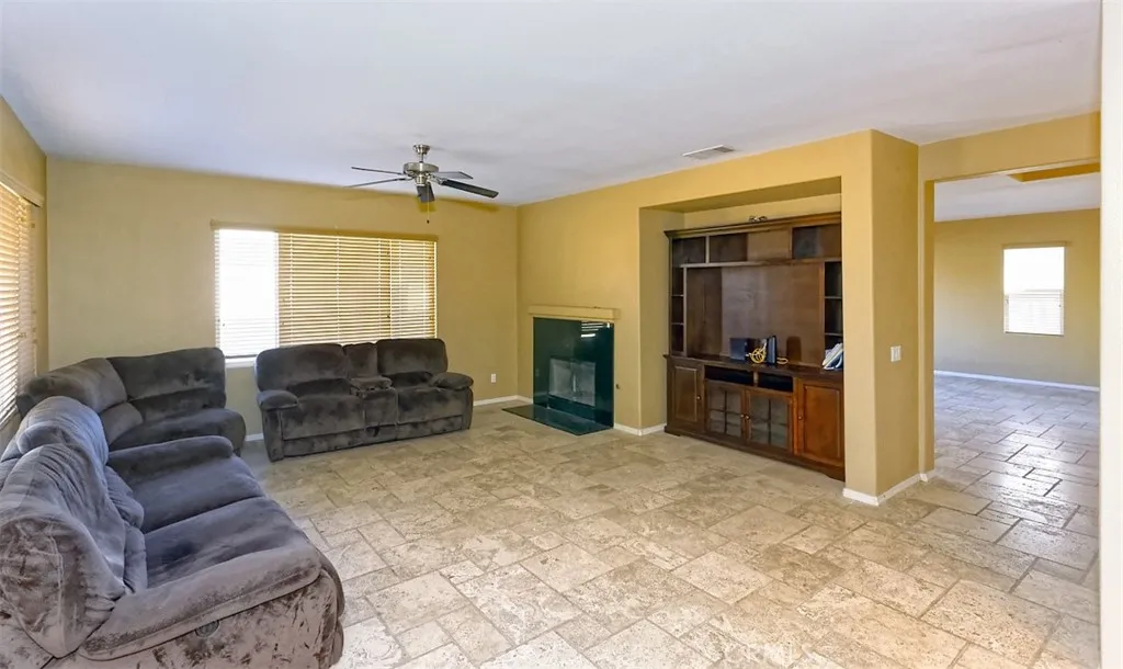 12380 Domingo, Victorville, California 92392 home-pic-14