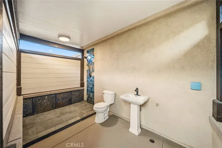 Outdoor Bath Room