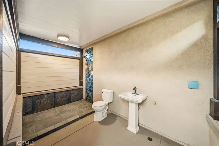 Outdoor Bath Room