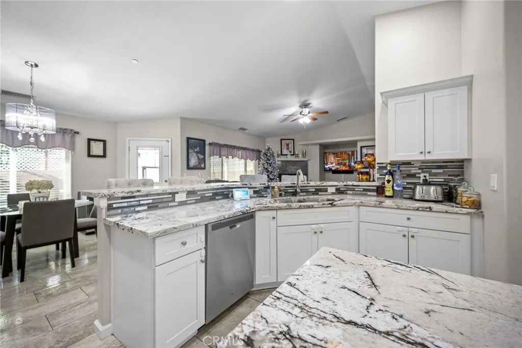 7590 Arrowhead Lake Road, Hesperia, California 92345 home-pic-13