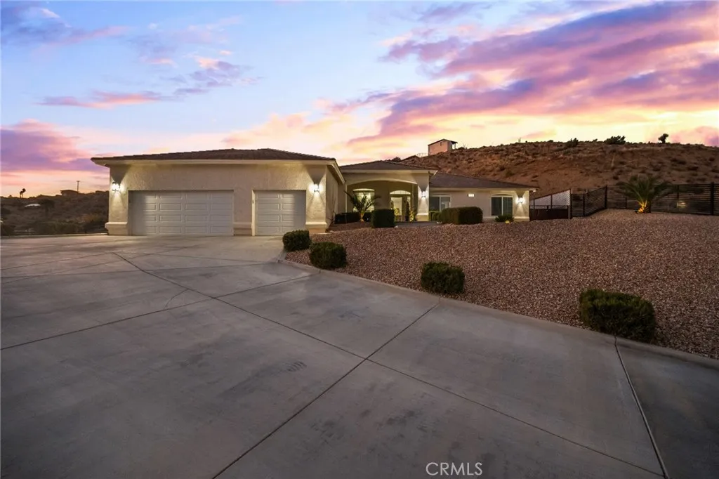 7590 Arrowhead Lake Road, Hesperia, California 92345 home-pic-0