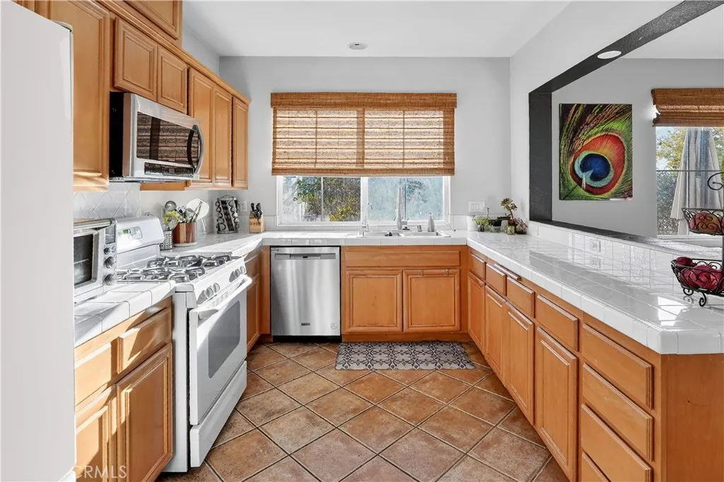 24332 Lorenzo, Valencia, California 91355 home-pic-10