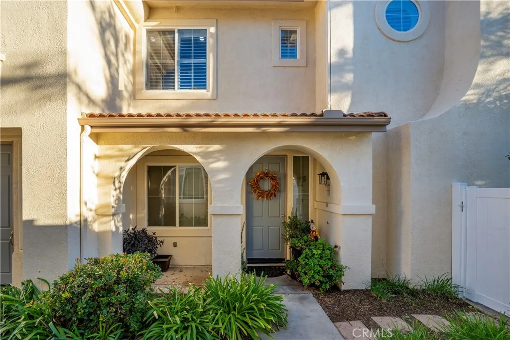 24332 Lorenzo, Valencia, California 91355 home-pic-4