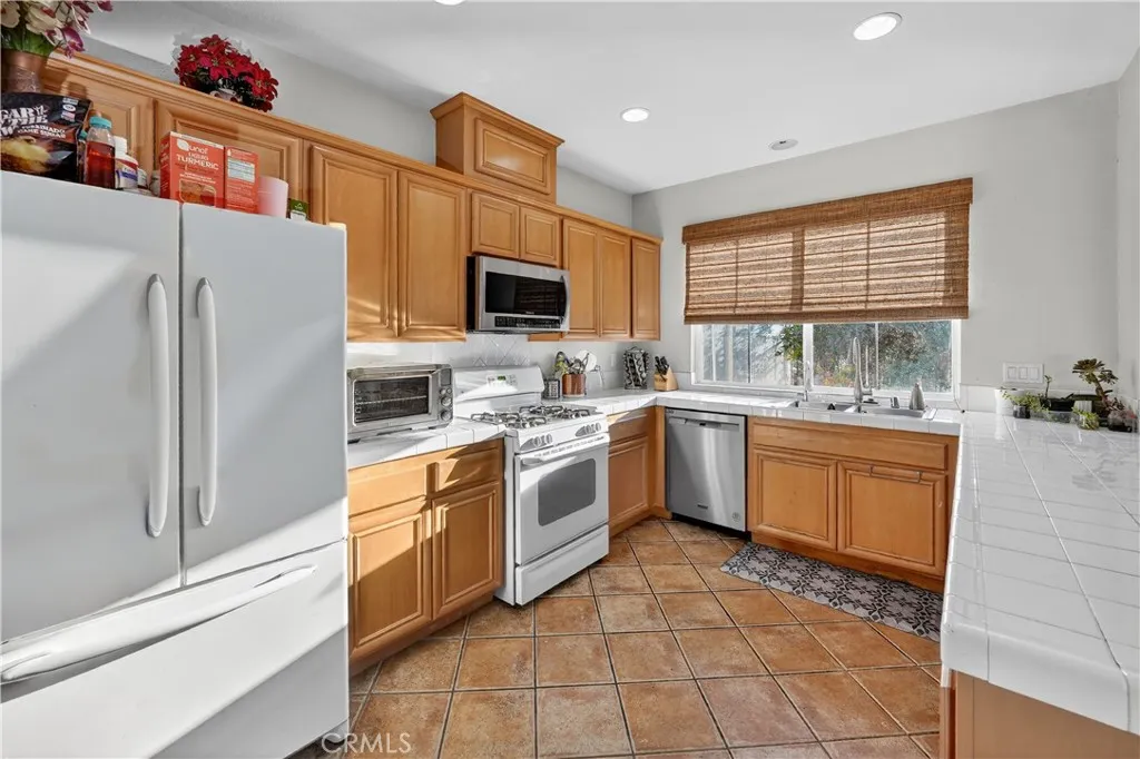24332 Lorenzo, Valencia, California 91355 home-pic-11