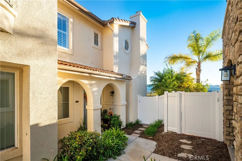 24332 Lorenzo, Valencia, California 91355 home-pic-3
