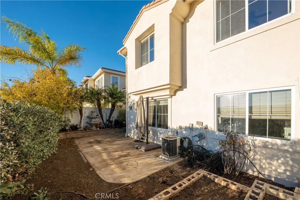 24332 Lorenzo, Valencia, California 91355 home-pic-14