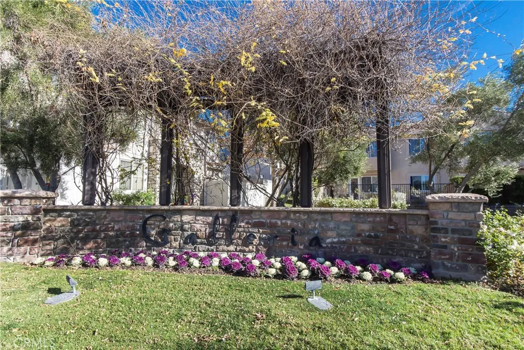 24332 Lorenzo, Valencia, California 91355 home-pic-24