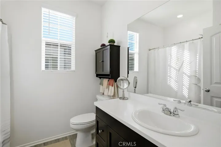 Upstairs secondary bathroom