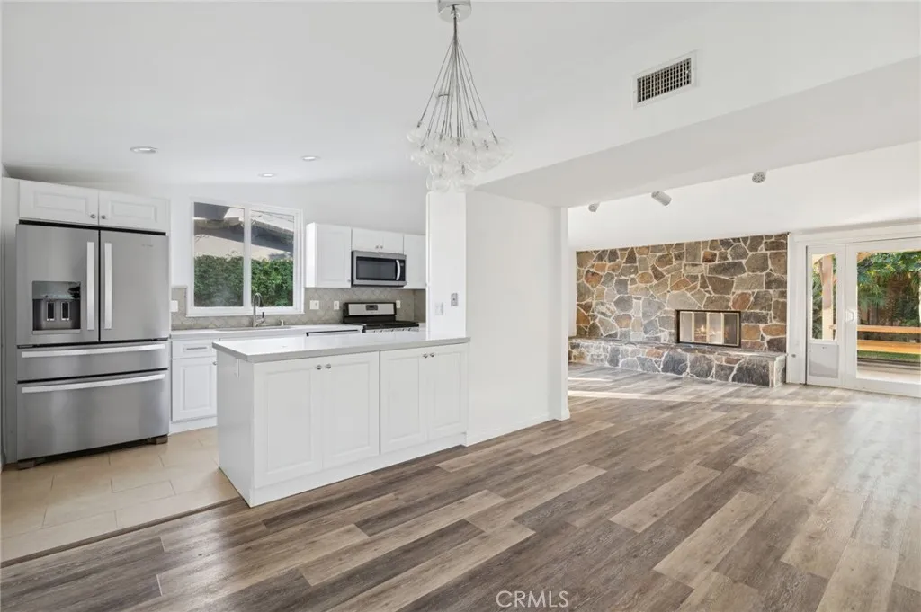 305 Nassau Road, Costa Mesa, California 92626 home-pic-5