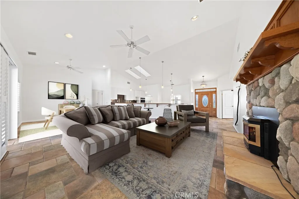 42300 Fig Street, Murrieta, California 92562 home-pic-14