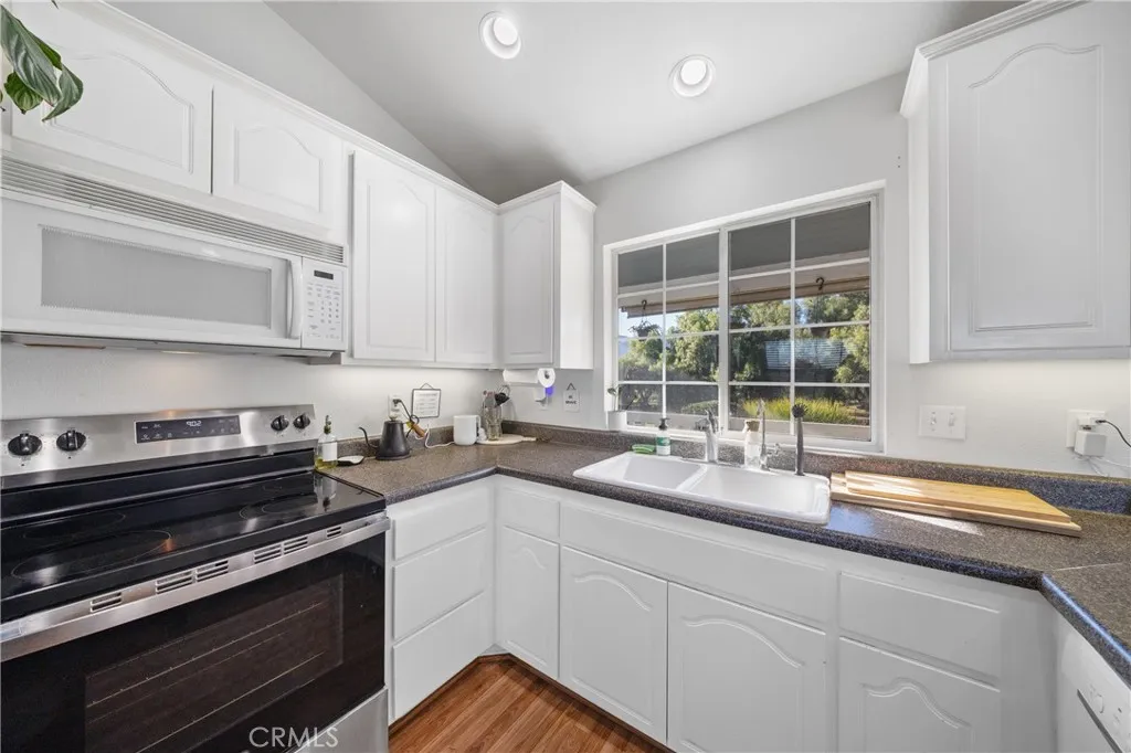 42300 Fig Street, Murrieta, California 92562 home-pic-37
